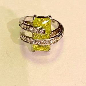 Green stone art deco style silver ring
